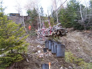 Cable system used to transport materials onto the slope 